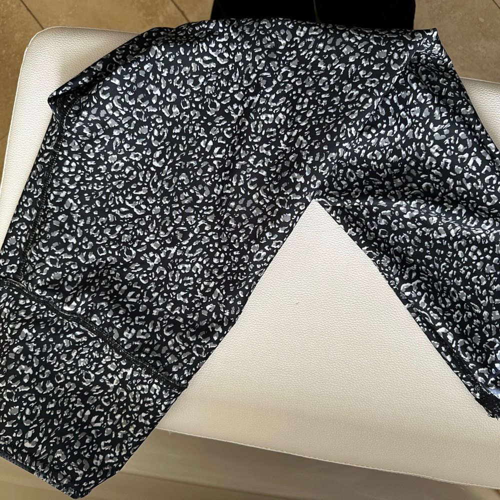 Marika Reversible Black and White Animal Print Leggings and Python Leggings M